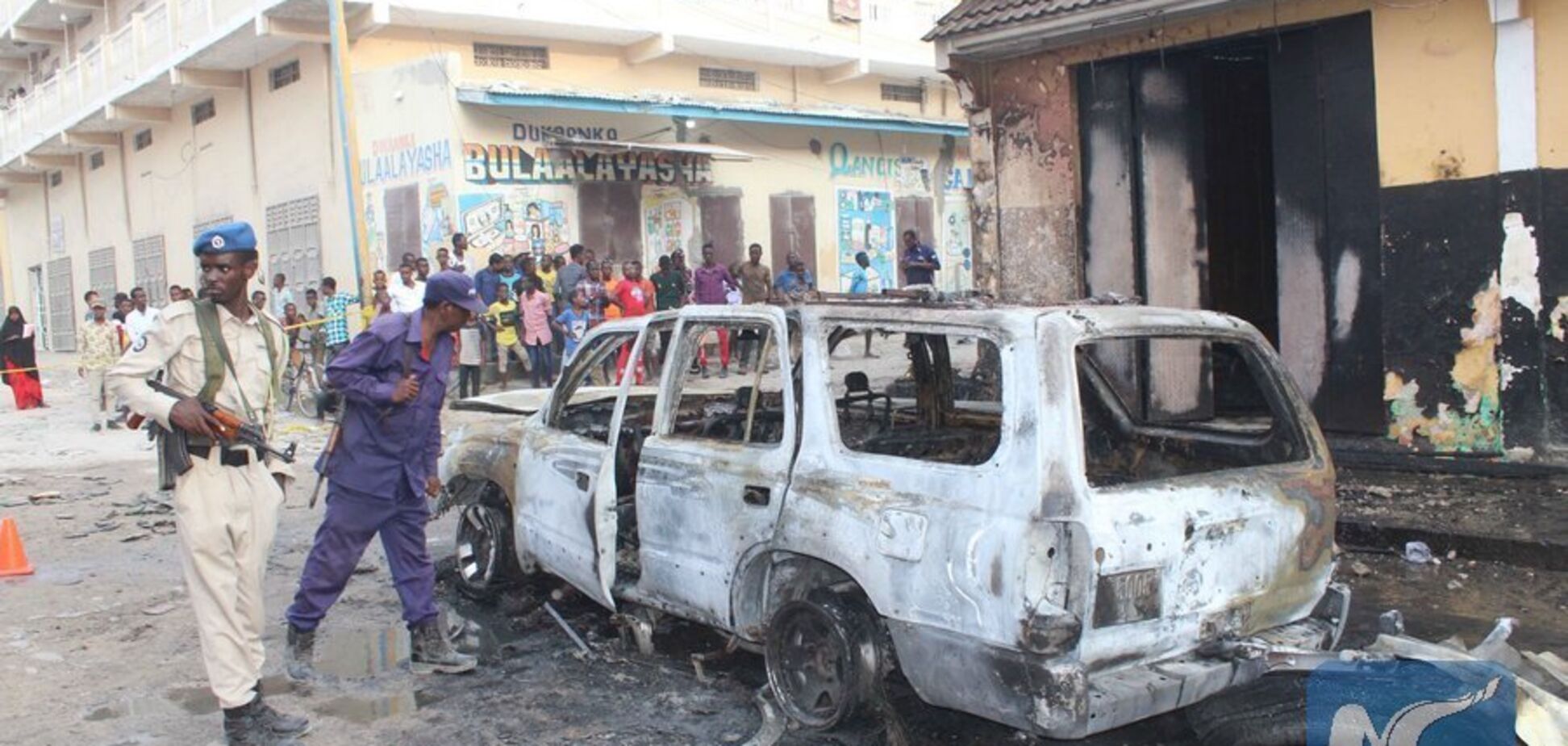 В столице Сомали устроили мощный двойной теракт: 15 жертв, среди раненых — журналисты и замгубернатора