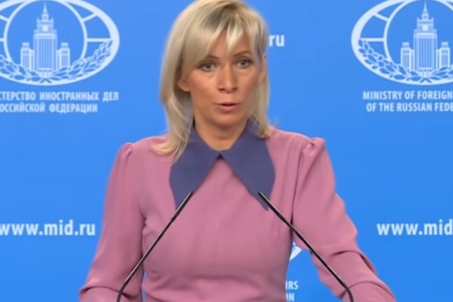 ''Всемирное посмешище'': Захарова вскипела из-за новых санкций США против России