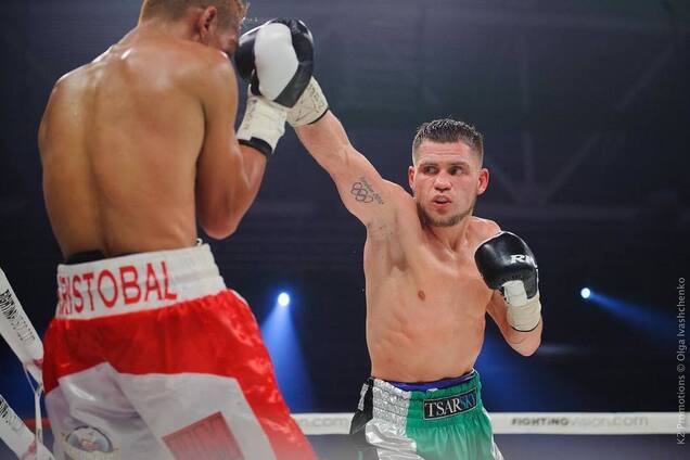 Борец Беленюк ''вырубил'' Беринчика и ''стащил'' чемпионский пояс — фотофакт