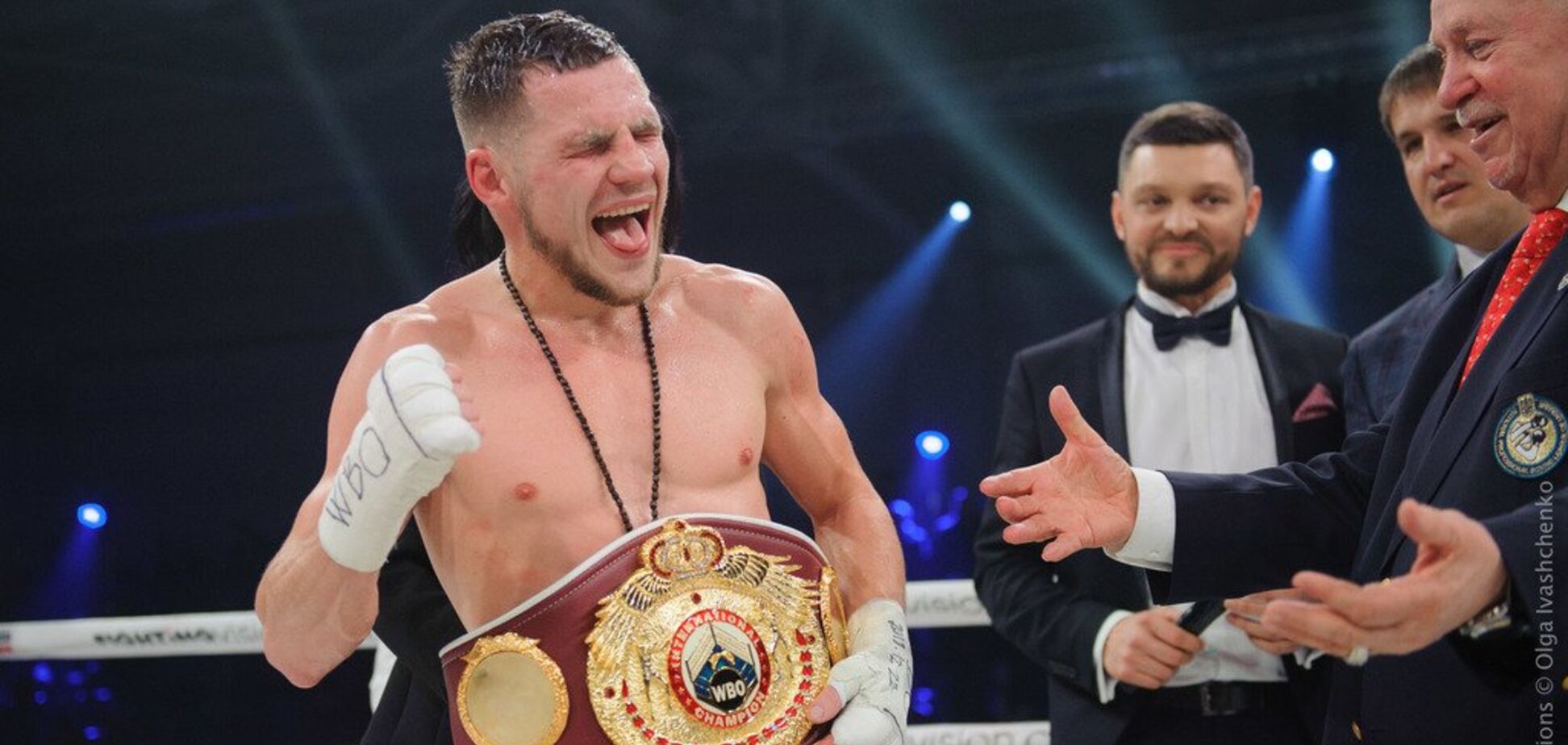 Украинец Беринчик эффектно нокаутировал соперника, защитив пояс чемпиона