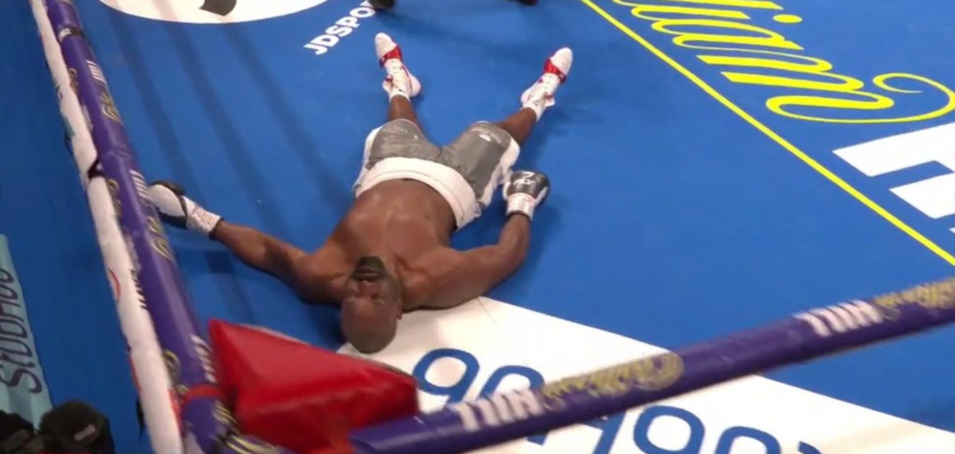 Следующий Усик? Бой-реванш Уайт — Чисора завершился кошмарным нокаутом