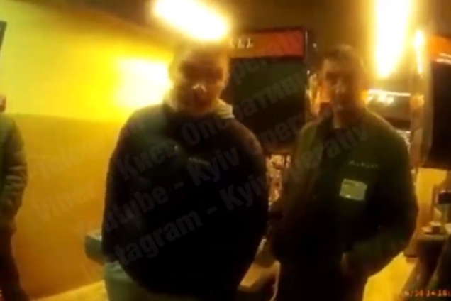 'Правильно зробили': скандал із побиттям покупців у магазині Києва отримав продовження