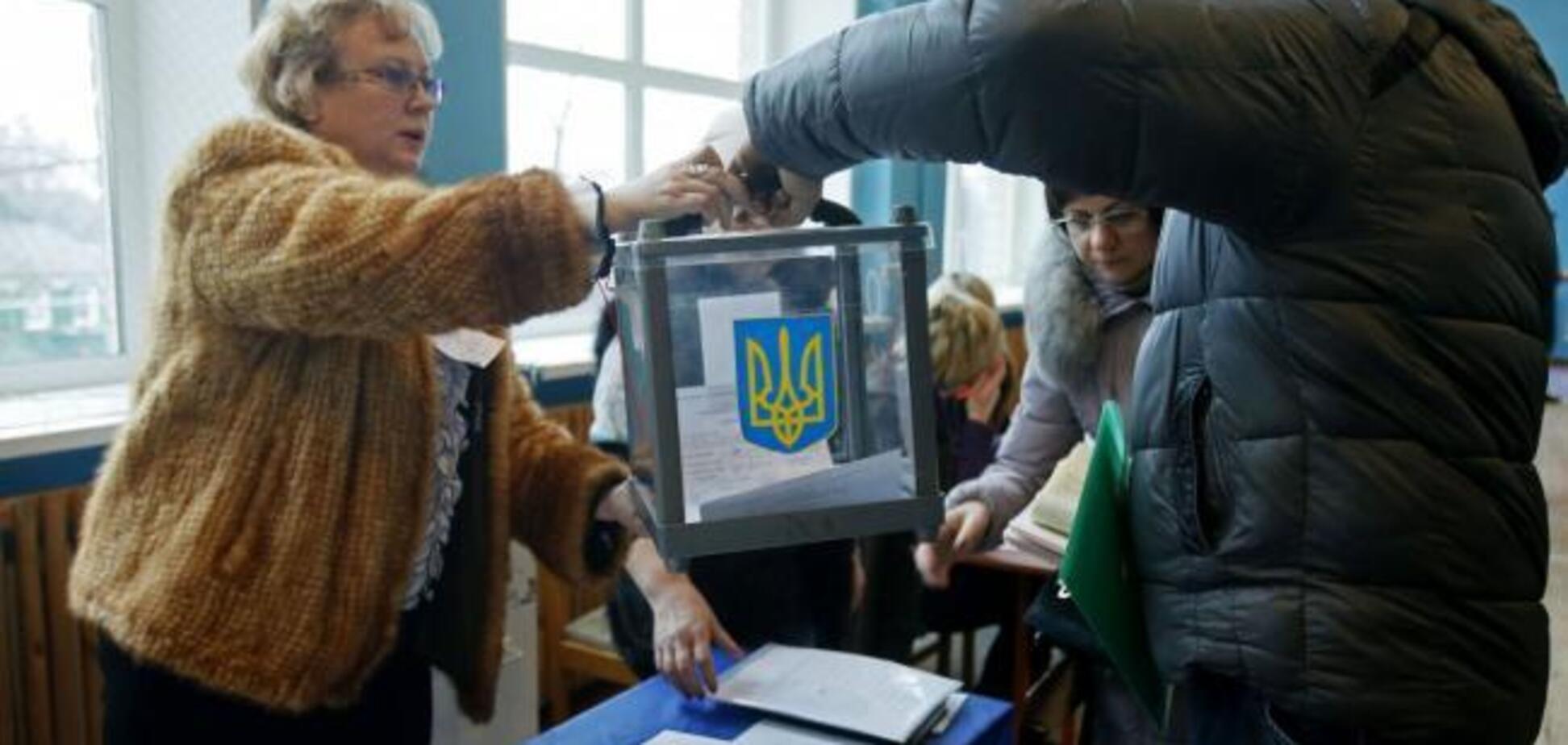 В Україні проходять перші місцеві вибори: всі подробиці