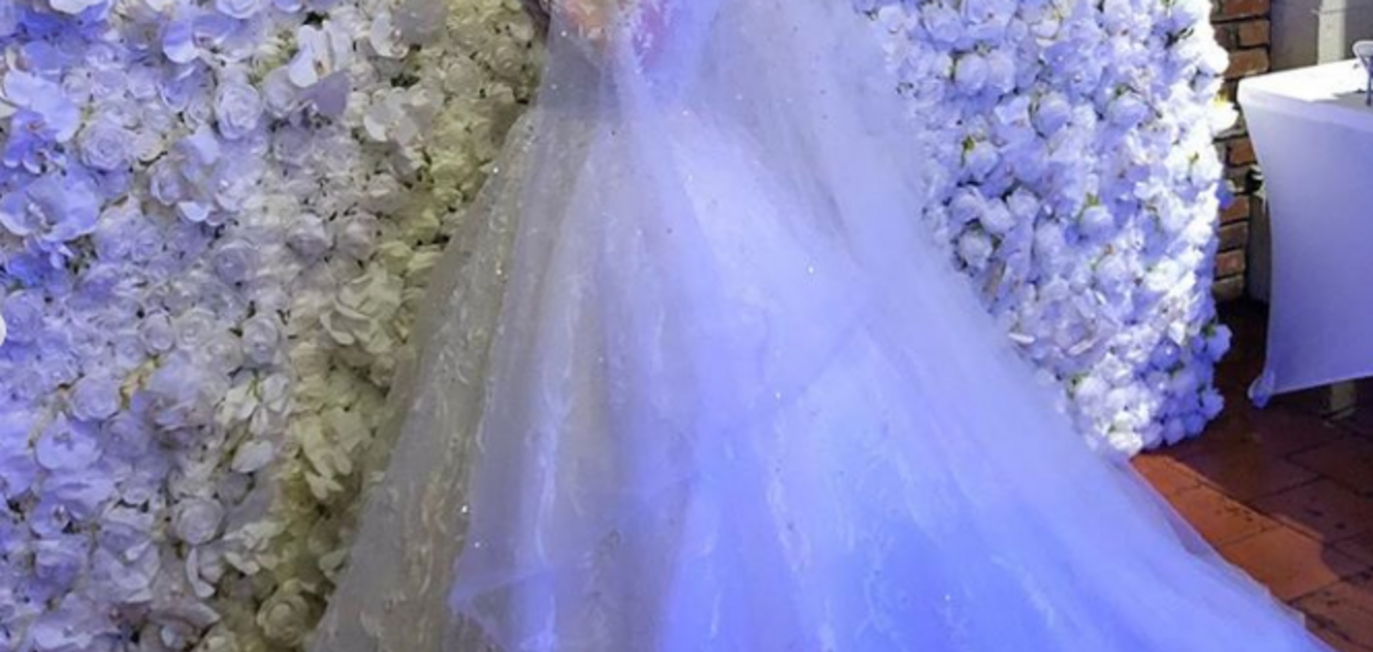 Покинувшая Украину певица вышла замуж за американца: фото роскошной невесты