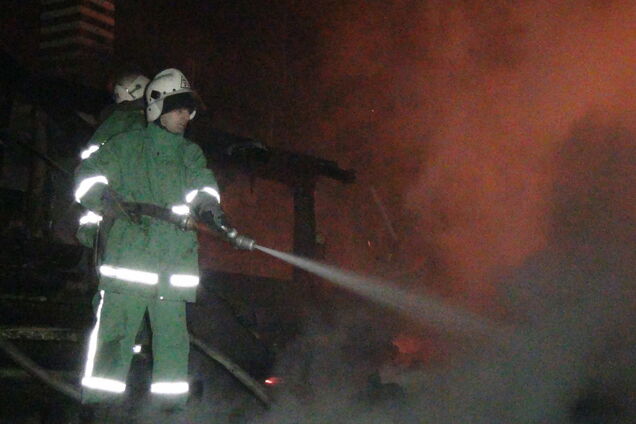 Масштабна пожежа на курорті в Карпатах: з'явилися перші дані про жертву