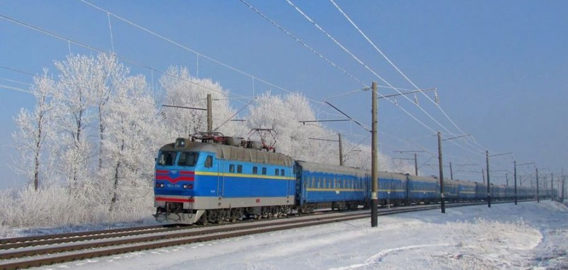 ''Ждите 14 дней!'' Поезд ''УЗ'' застрял в поле на Тернопольщине: все детали
