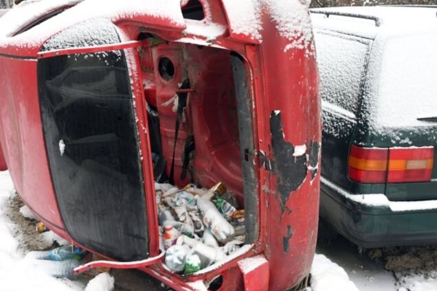 Село на границе Украины превратилось в свалку 'евроблях': жители в панике