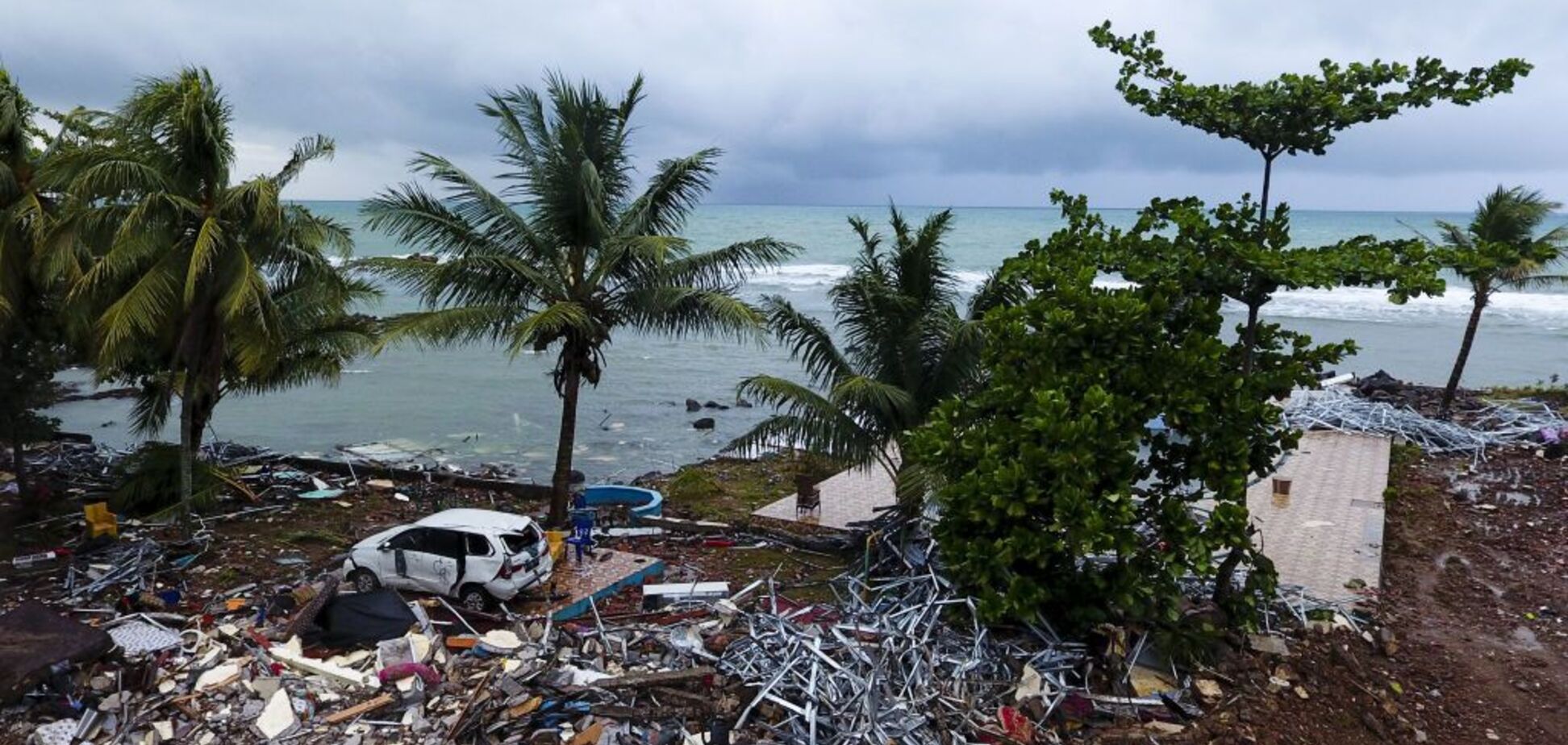 Смертоносное цунами в Индонезии: количество жертв превысило 400