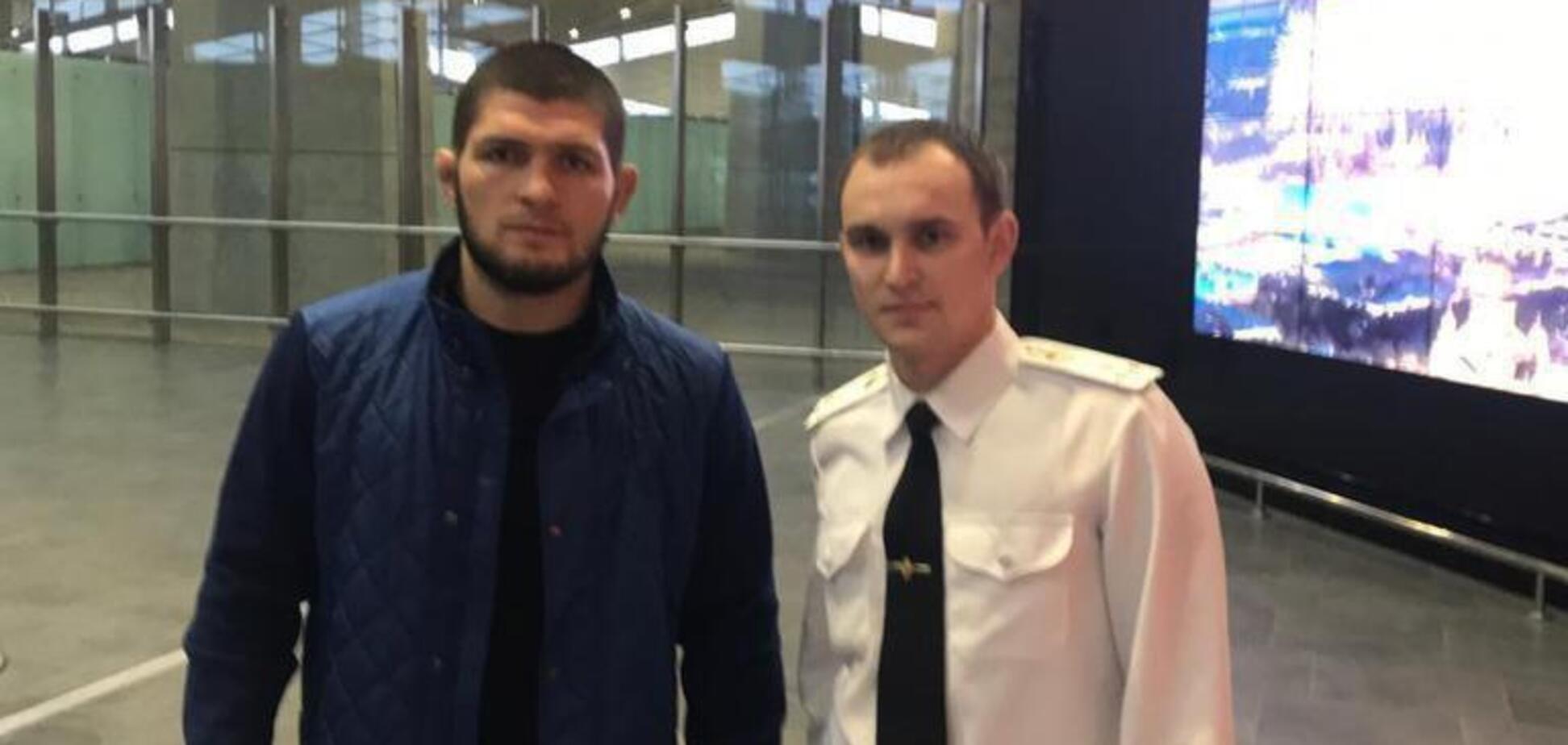 ''Послал и улетел'': Хабиба задержали в аэропорту РФ