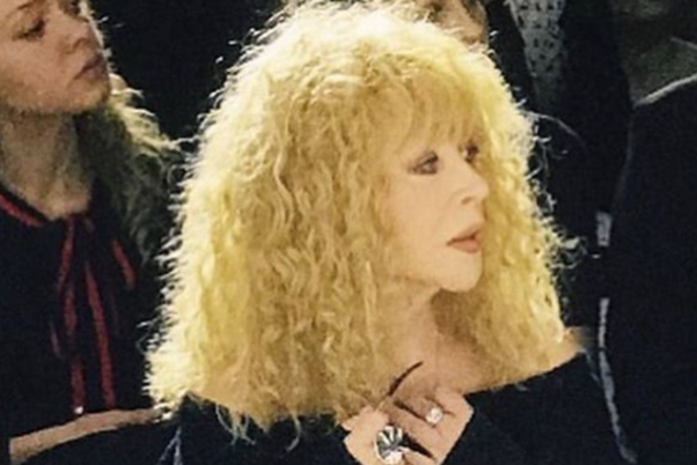 ''Что вижу, то пою'': Пугачеву разгромили за новую песню