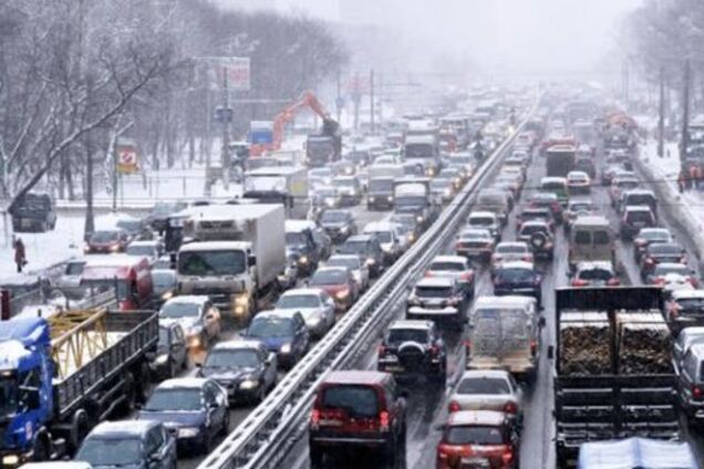 Киев встал в многокилометровых пробках: подробная карта 