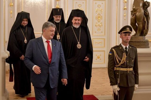 ''Без него не было бы возможным'': Константинополь оценил вклад Порошенко в УПЦ