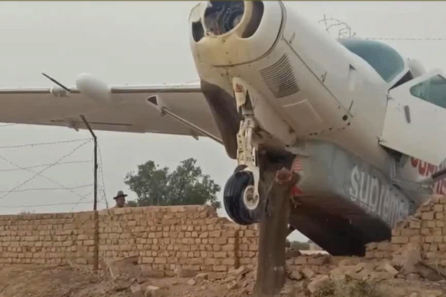 В Конго рухнул самолет с 72 людьми на борту: десятки пострадавших