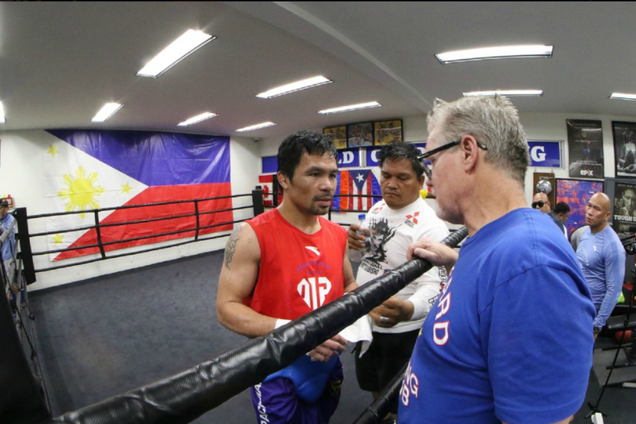 Пакьяо врезал по челюсти известному тренеру — видеофакт