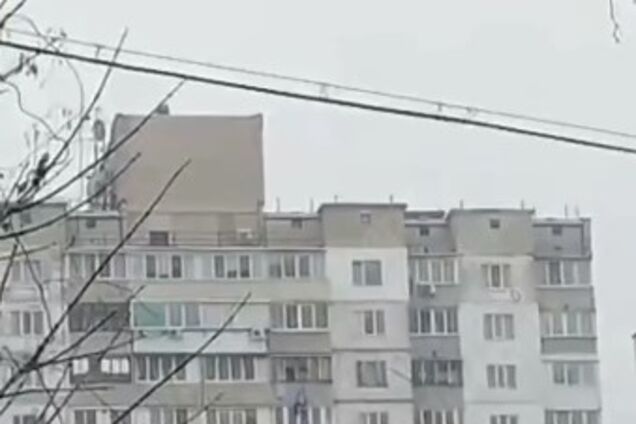 В Киеве мужчина совершил суицид после конфликта с подругой: видео с места ЧП 
