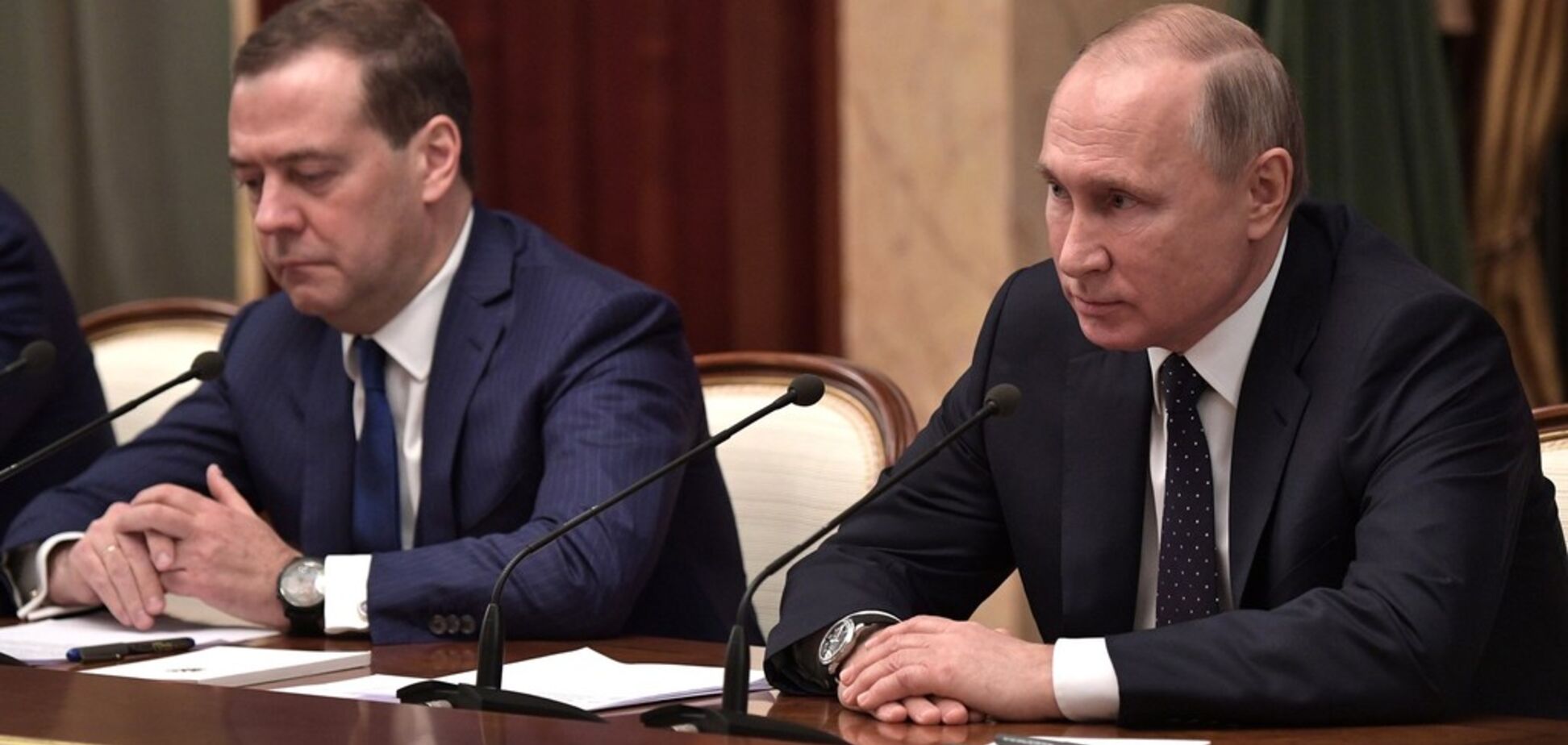 ''Не наливают'': в сети высмеяли мрачного Путина с ракетами