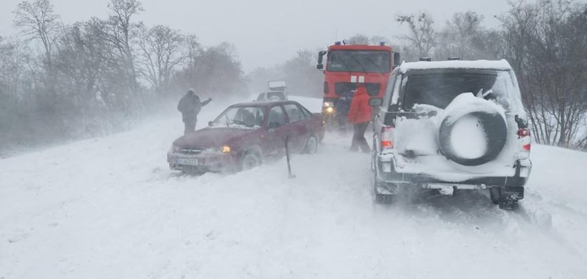 Україна в сніговому полоні: що відбувається на дорогах країни