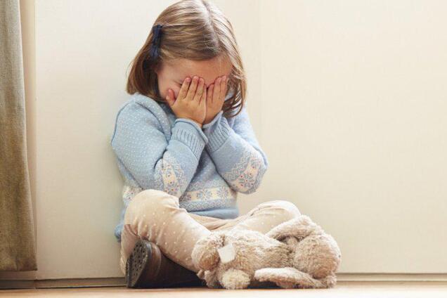 Со вшами и испражнениями собак: на Одесщине горе-мать бросила ''в аду'' трех малышей без еды