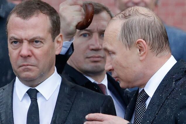 ''Медведев пошел против Путина'': Кремль уличили в расколе власти