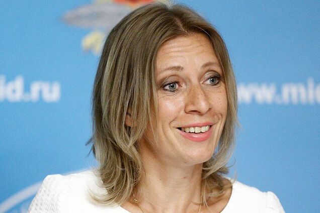 'Как с окружной': Захарову подняли на смех из-за ''б*ндеровской шляпы''