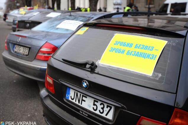 Ввезення ''євроблях'' в Україну за новими правилами: названі перші підсумки