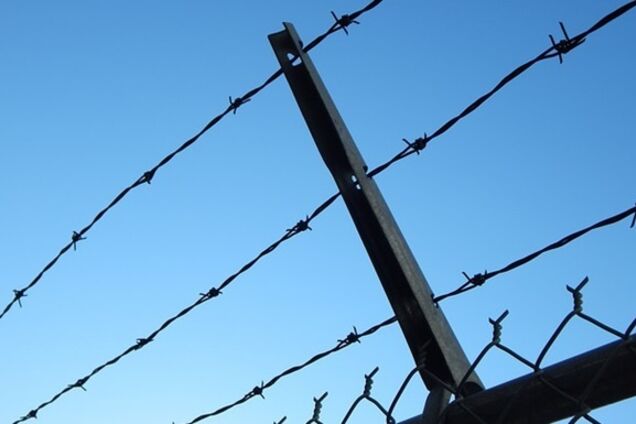 Россия отгородила украденный Крым забором: все детали