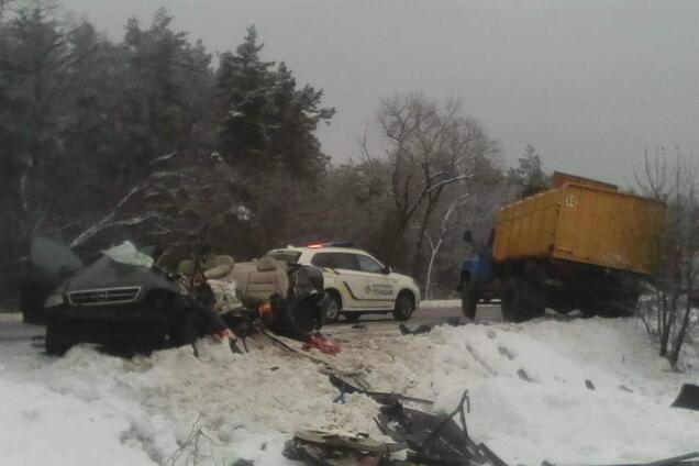 Под Киевом произошло масштабное ДТП: много погибших и раненых. Кадры 18+