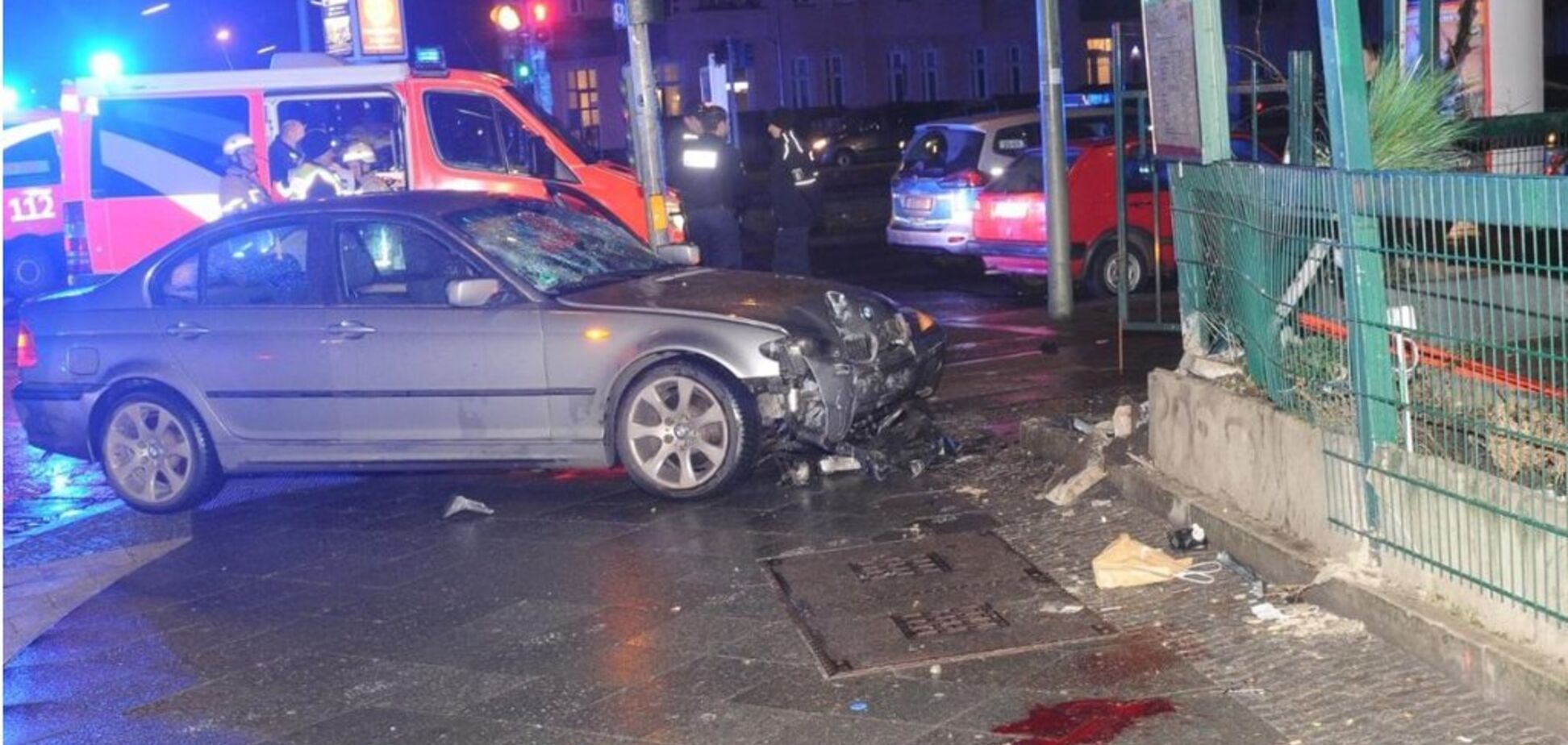 В Берлине автомобиль протаранил толпу: много пострадавших