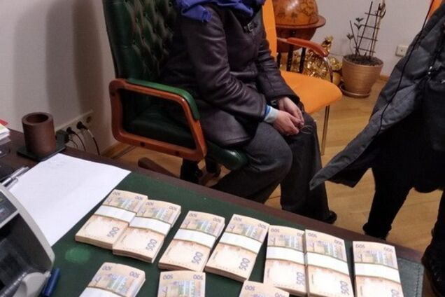 СБУ разоблачила вымогательство денег у владельцев банка в Киеве
