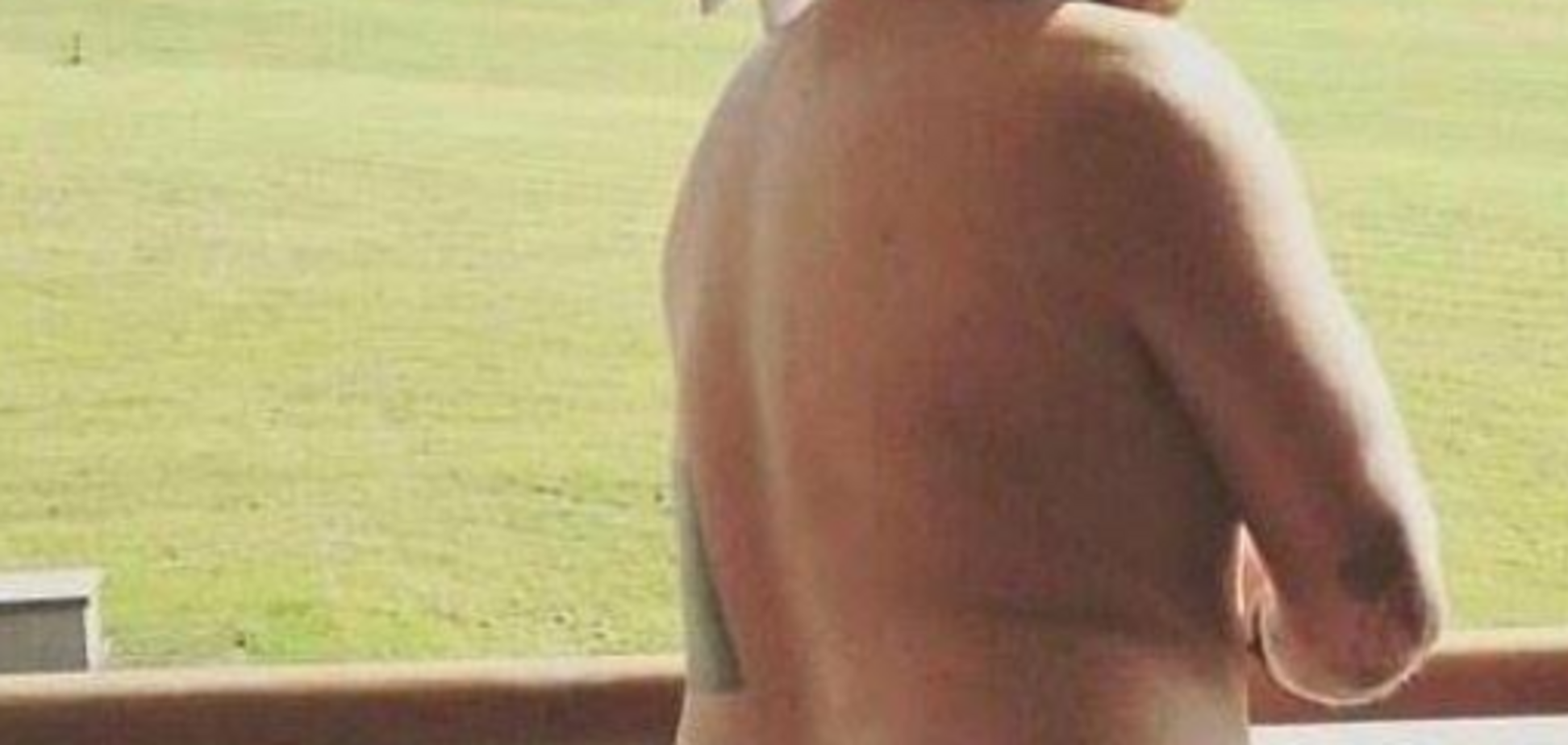 Брутальні чоловіки смішно спародіювали типові фото дівчат