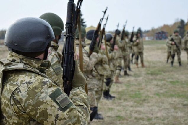 Порошенко заявив про перекидання військ до кордону із Росією, з'явилася реакція