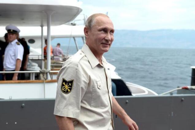 ''Рятівник'': з'ясувалася справжня причина візитів Путіна в Крим