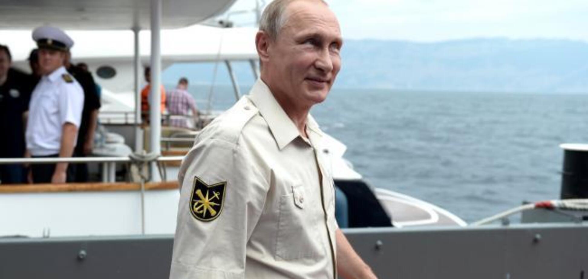 ''Рятівник'': з'ясувалася справжня причина візитів Путіна в Крим