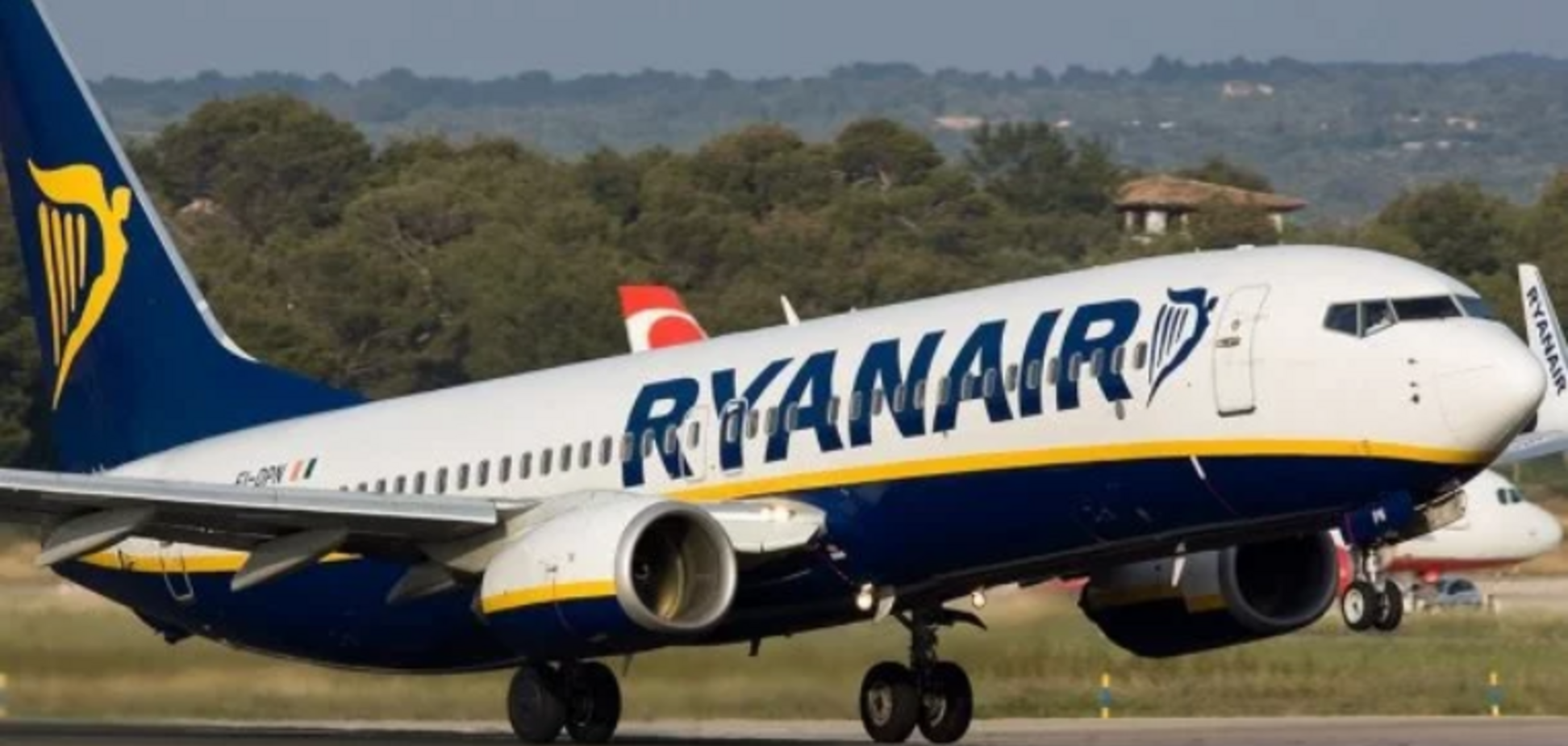 Украинцев возмутил грязный салон самолета известной авиакомпании: фотофакт