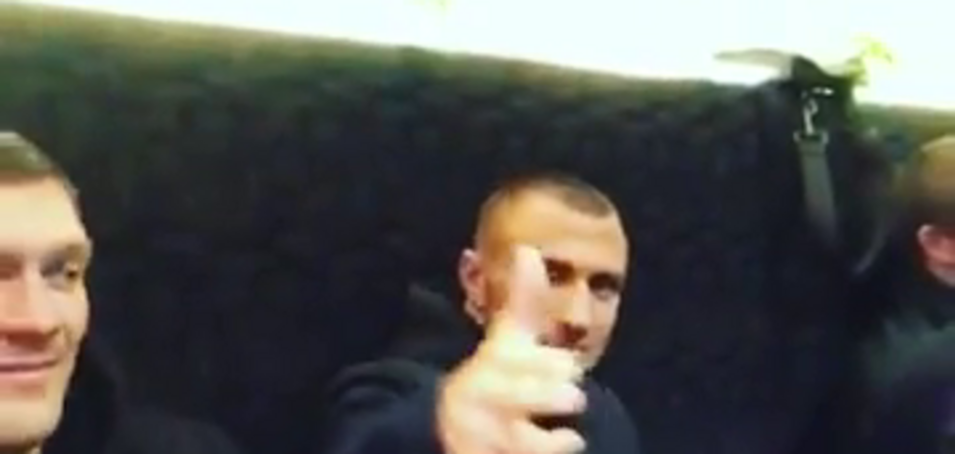 ''Саня, за тебя!'' Усик и Ломаченко устроили чемпионское застолье в честь Гвоздика