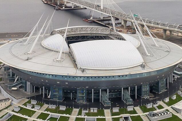 В России чайки сломали стадион за 42 млрд