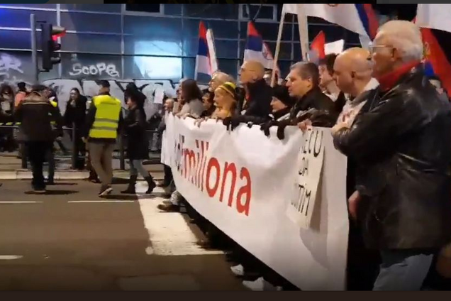 ''Вучич – вор!'' Тысячи сербов вышли против пророссийского президента. Фото и видео