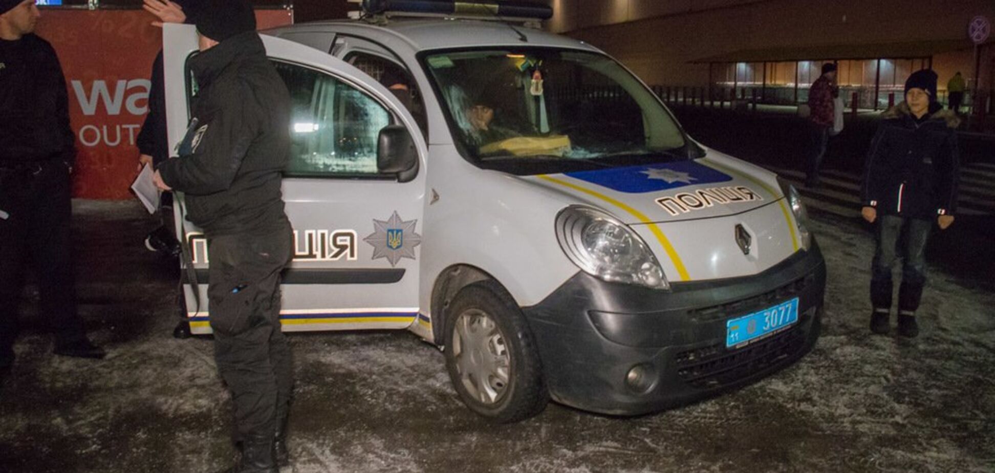 У Києві сталася кривава НП з поліцейським: з'явилися фото і відео