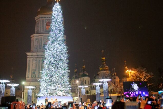 ''Вдягайтеся тепліше'': синоптики дали прогноз на новорічну ніч в Україні