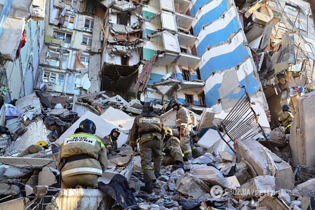 У російському Магнітогорську обвалився під'їзд житлового будинку: багато жертв. Перші кадри