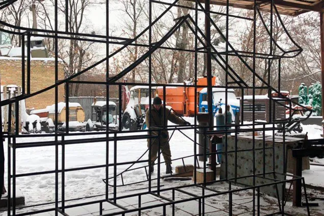 На "Співочому полі" почали будувати апельсинові замки