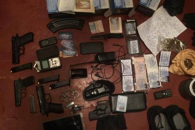 У Києві банда ''працівників СБУ'' грабувала елітні авто: фото затримання