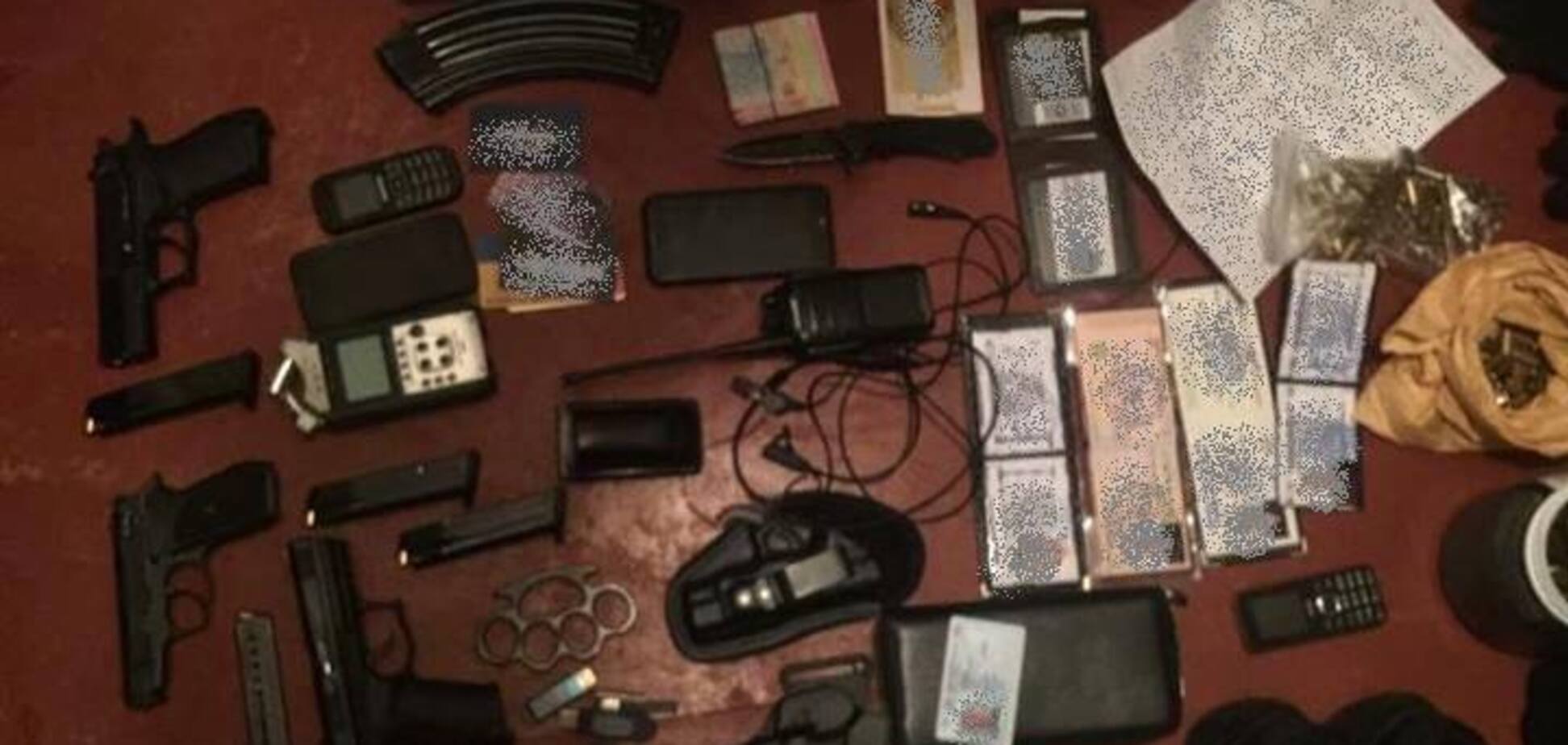 У Києві банда ''працівників СБУ'' грабувала елітні авто: фото затримання