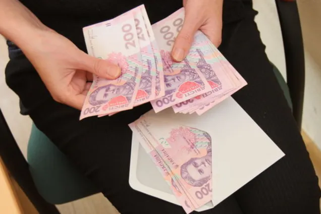 ''Лишают будущего!'' Украинцы высказались о штрафах за зарплаты в конвертах
