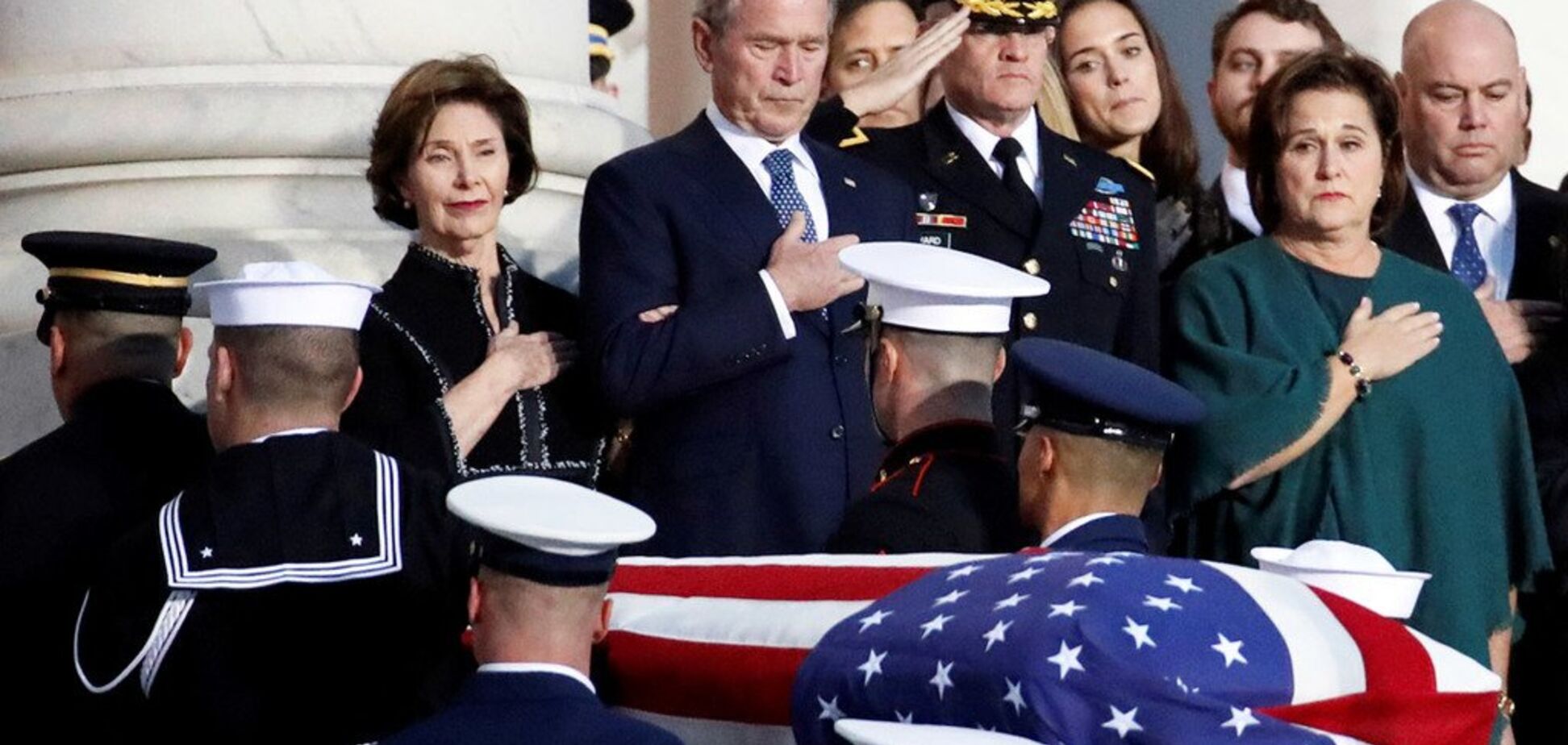 В США прощаются с бывшим президентом Джорджем Бушем-старшим: фото