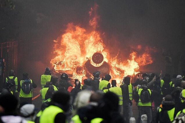 Трагедія у Франції з ''жовтими жилетами'': є загиблий