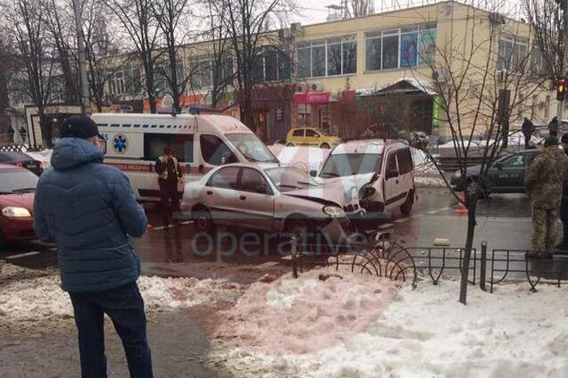 Київ паралізували затори і численні ДТП: мапа 'червоних' вулиць і аварій