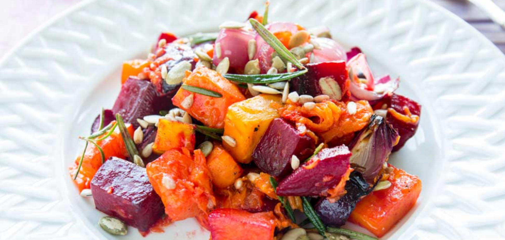 ''Насыщенный и совершенный'': известный кулинар поделился рецептом салата из зимних овощей