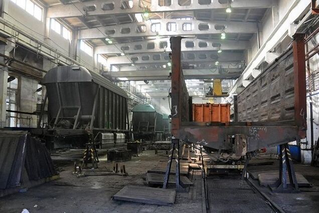 ''Не подмажешь - не починишь'': ''Укрзалізницю'' уличили в коррупции при ремонте вагонов