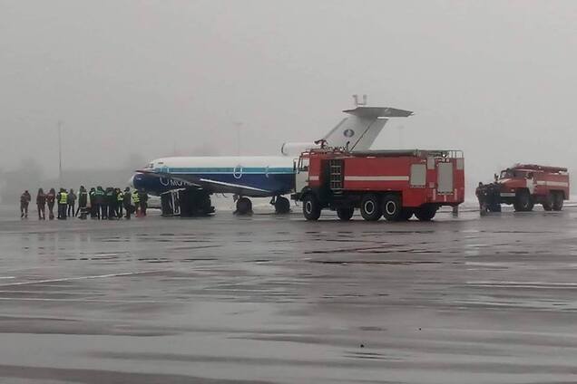 В аеропорту ''Київ'' сталася НП із літаком: подробиці інциденту